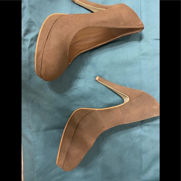 Heels - Picture 1 of 1